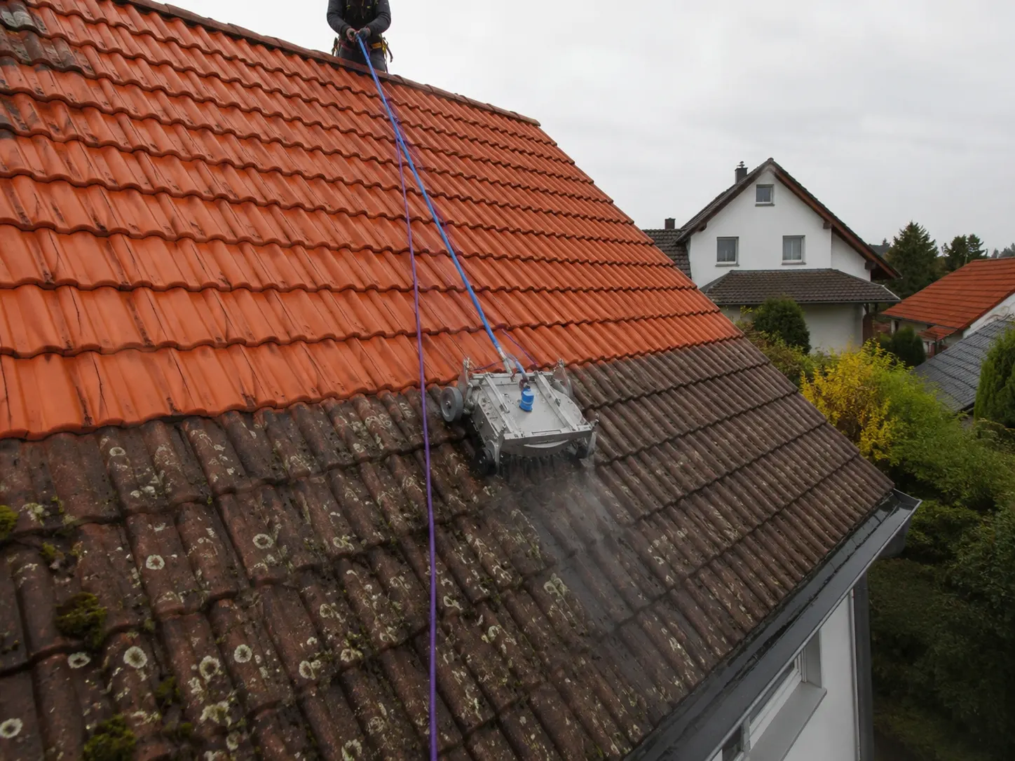 Dachreinigung Ulm: illustrative Darstellung der Leistung