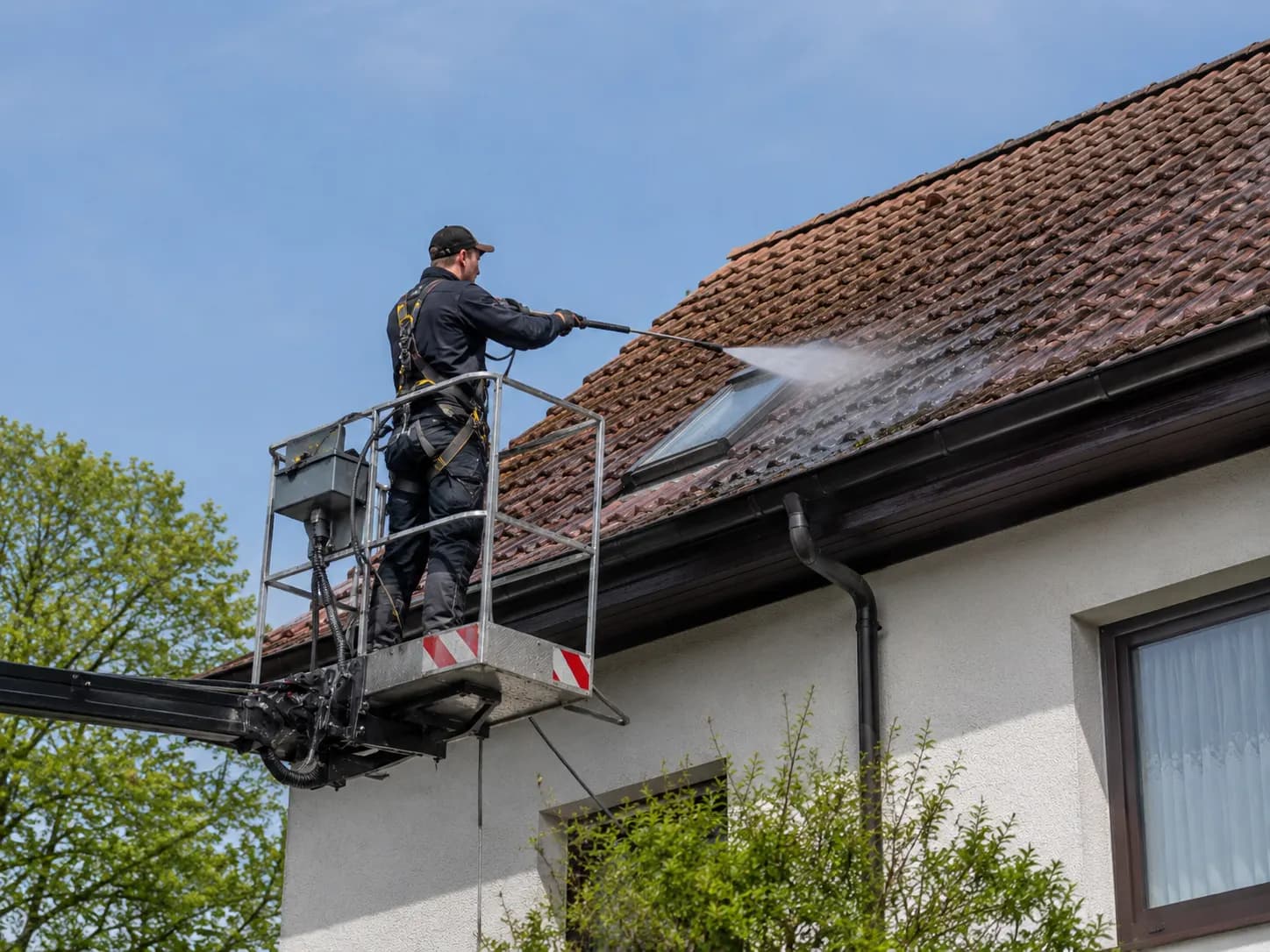 Dachreinigung Aschaffenburg: illustrative Darstellung der Leistung